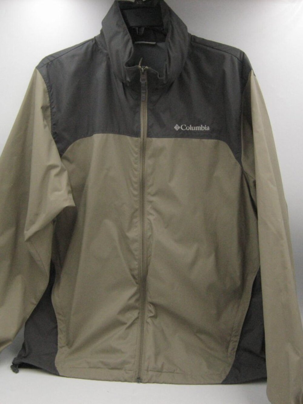 Columbia Golf Jacket Men's Medium Beige & Gray Zipper Front Excellent condition-